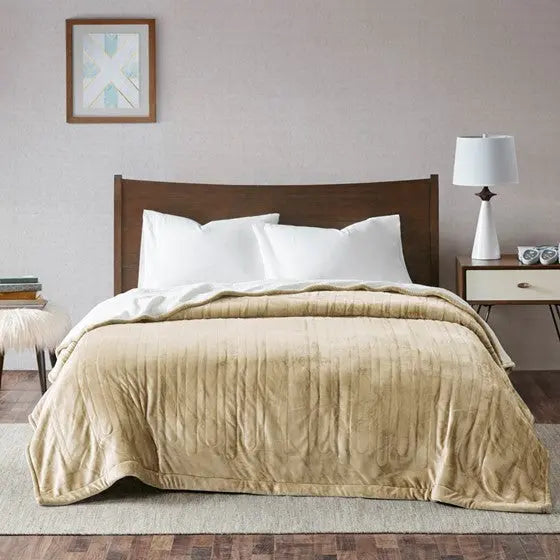 Plush Reverses to Berber Heated Blanket Tan