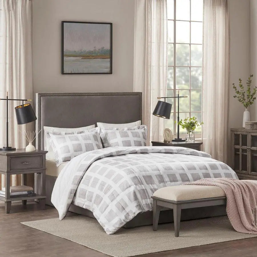 Mae Full/Queen Plush Comforter Set Gray