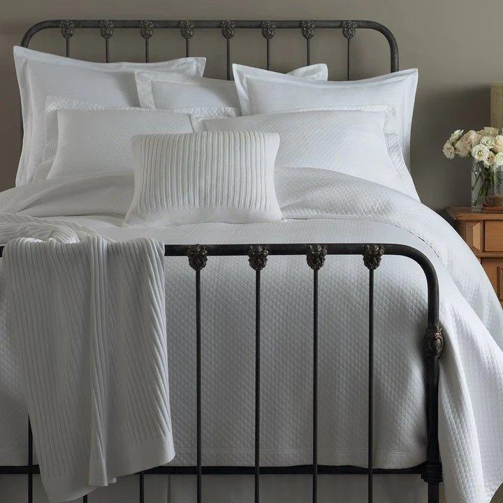 Oxford Matelassé Coverlet in White