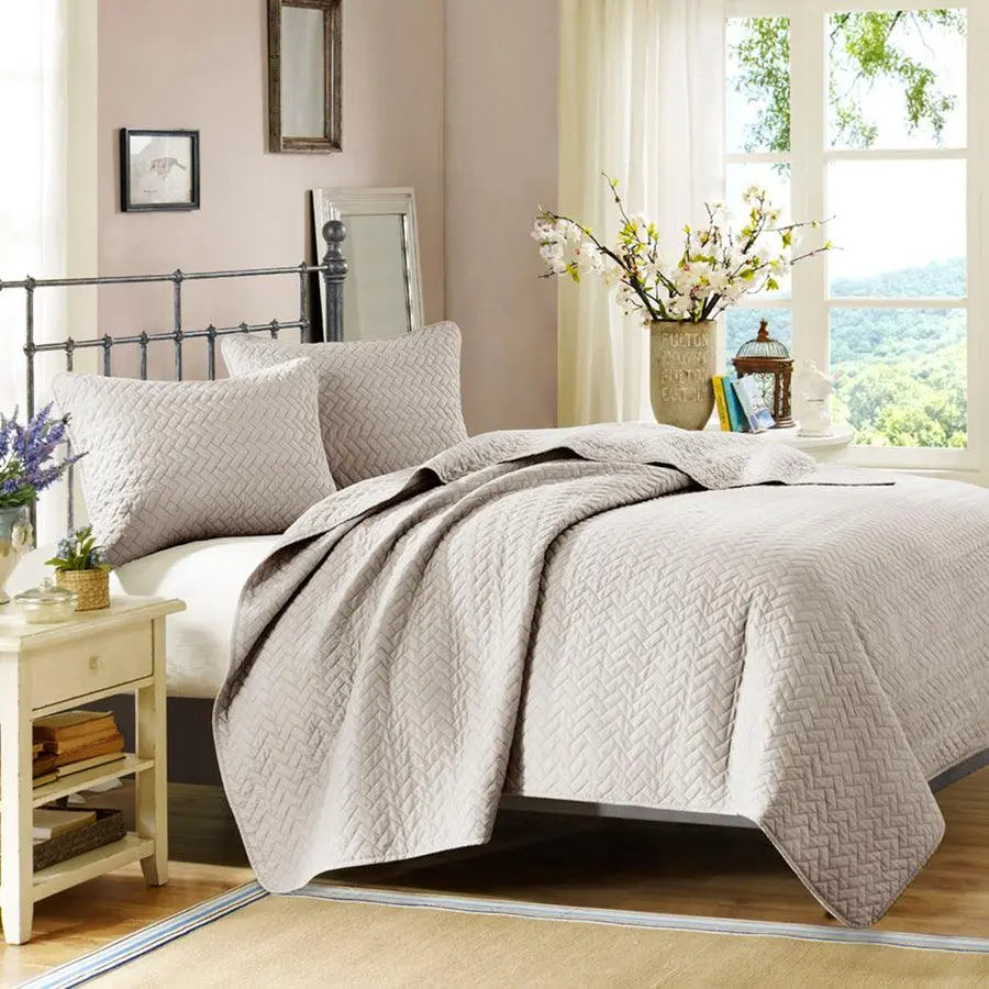 Velvet Queen Touch Coverlet Set Linen