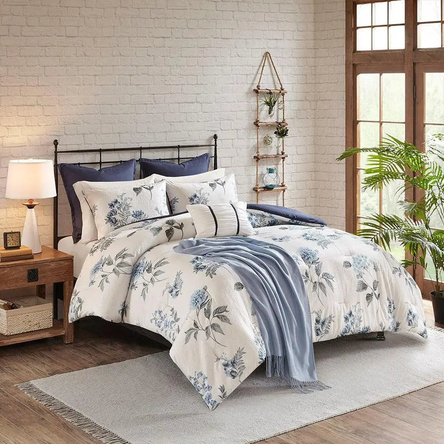 Zennia Full/Queen 7 PC Printed Seersucker Comforter Set with Throw Blanket Blue