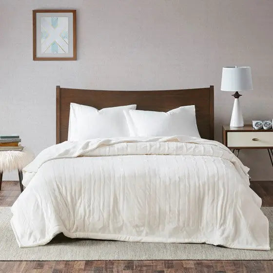 Plush Reverses to Berber Heated Blanket Ivory
