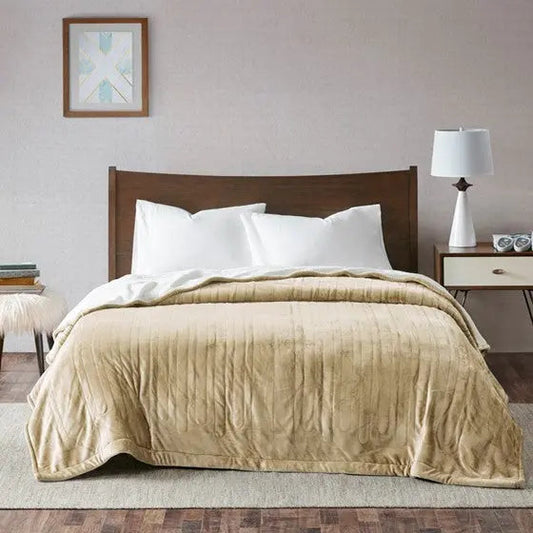 Plush Reverses to Berber Heated Blanket Tan