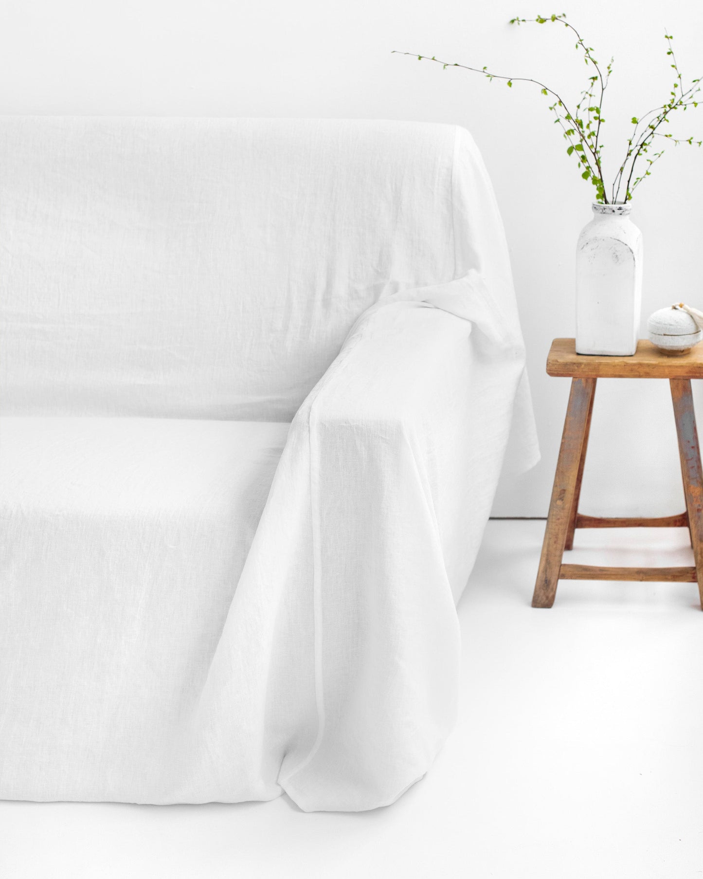 Linen couch cover in White