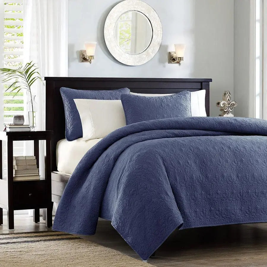 Quebec Full/Queen Reversible Coverlet Set Navy