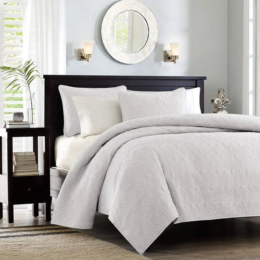 Quebec Full/Queen Reversible Coverlet Set White